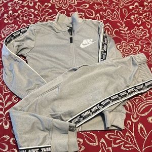Boys Nike jogging set